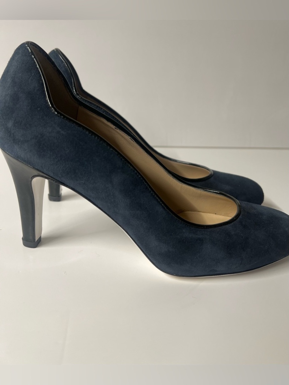 Ron White Vero Cuoio Navy Suede Classic Round-Toe Heels